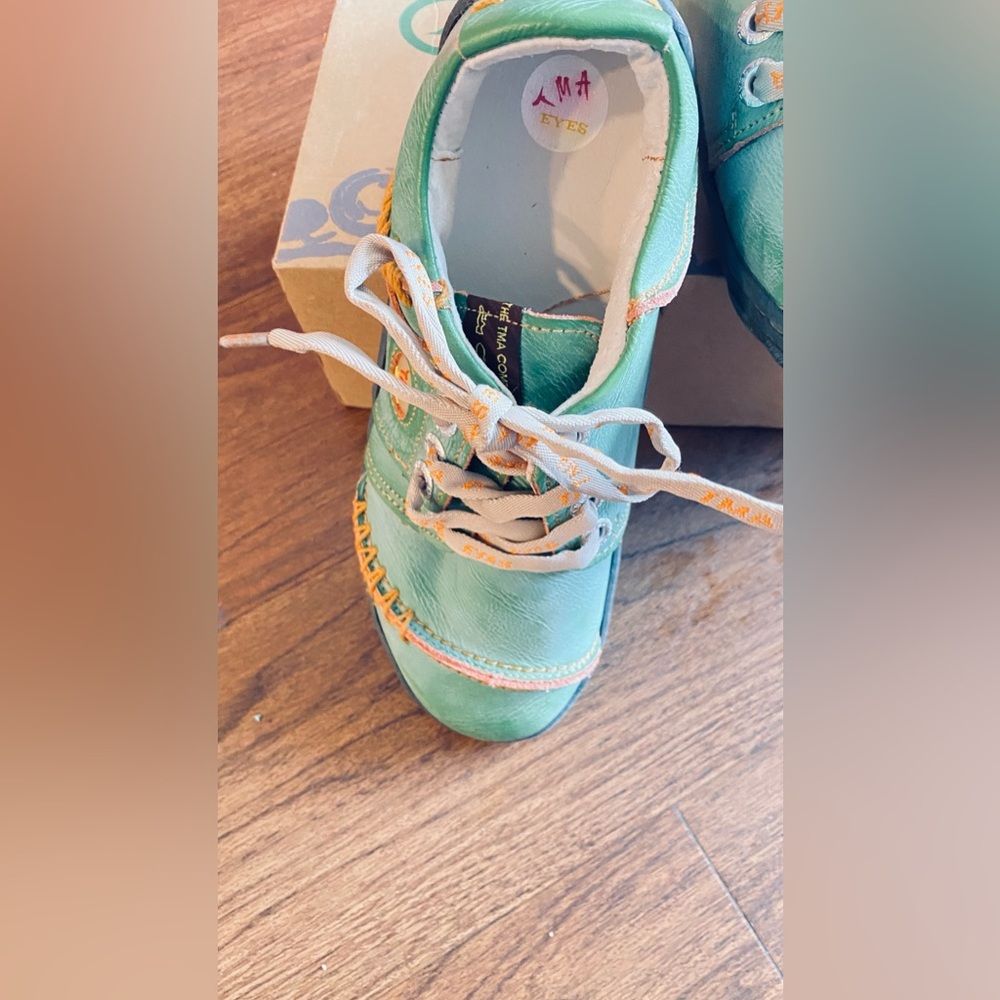 TMA EYES uniquely designed Retro shoes - Picture 2 of 3